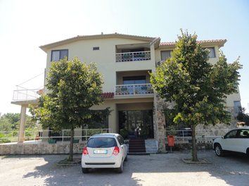 Hotel Qera Hotel ne rrugen nacionale Tirane-Elbasan