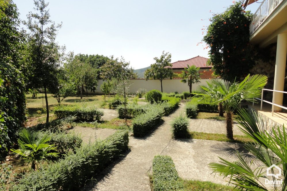 Tirane For Rent Hotel Me shume se 4 dhoma Hotel located in the national road Tirana-Elbasan 