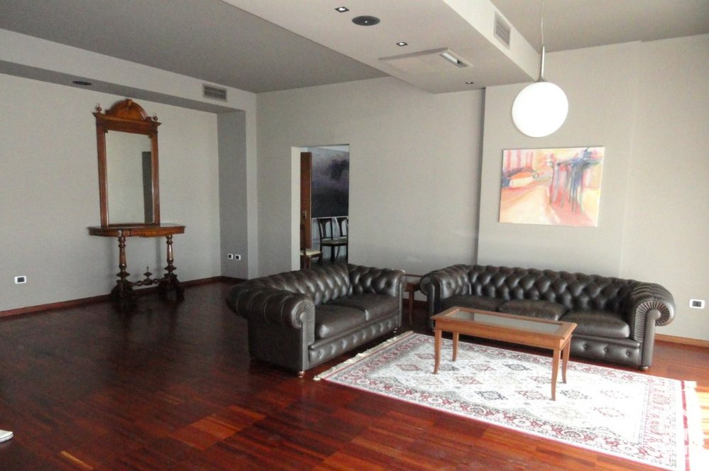 Tirane Qera Apartament  Apartament ne zonen e Bllokut apartament