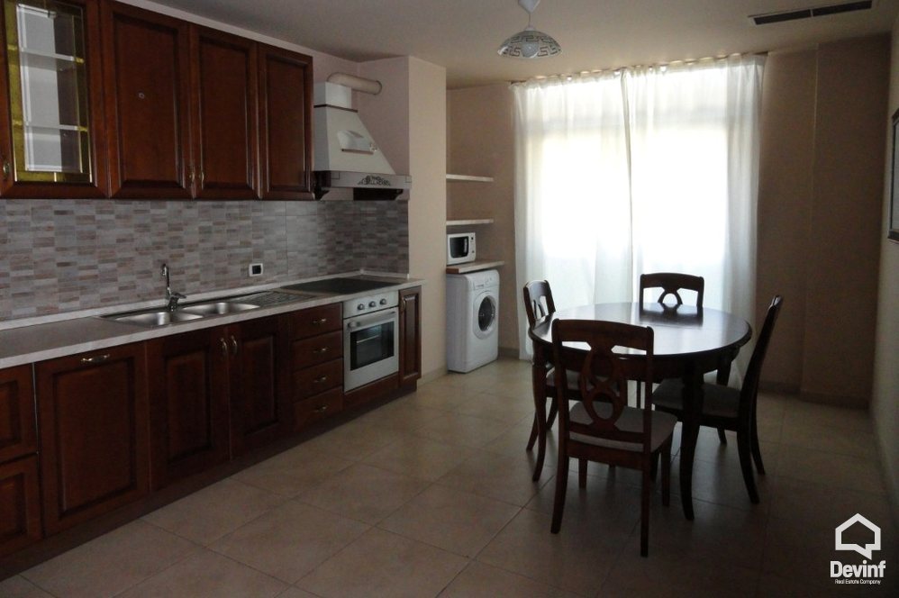 Tirane Qera Apartament  Apartament ne zonen e Bllokut apartament