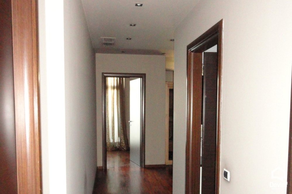 Tirane Qera Apartament  Apartament ne zonen e Bllokut apartament
