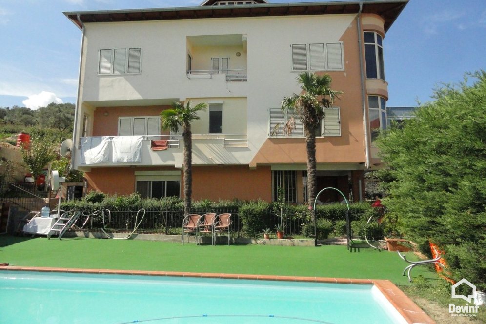 Tirane Qera Vile  Vile ne zonen e Farkes Zyre