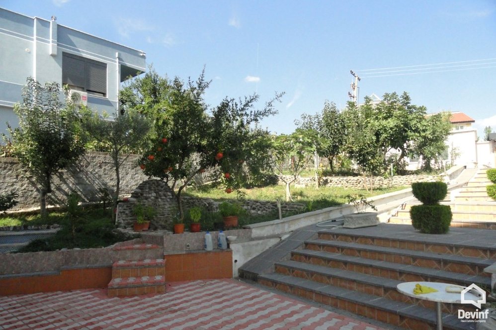 Tirane Qera Vile  Vile ne zonen e Farkes Zyre