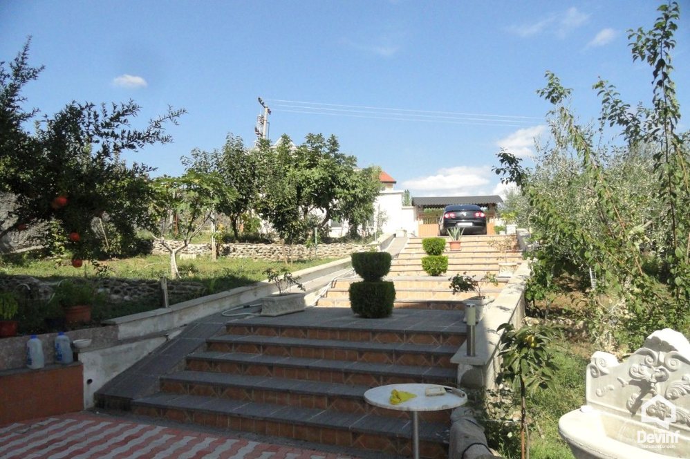 Tirane Qera Vile  Vile ne zonen e Farkes Zyre