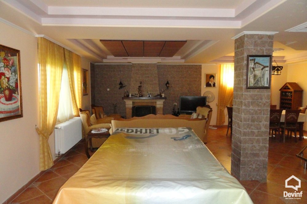 Tirane Qera Vile  Vile ne zonen e Farkes Zyre