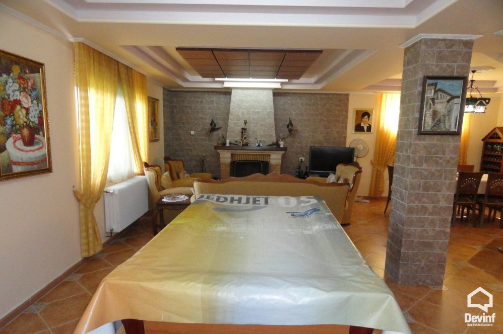 Tirane Qera Vile  Vile ne zonen e Farkes Zyre