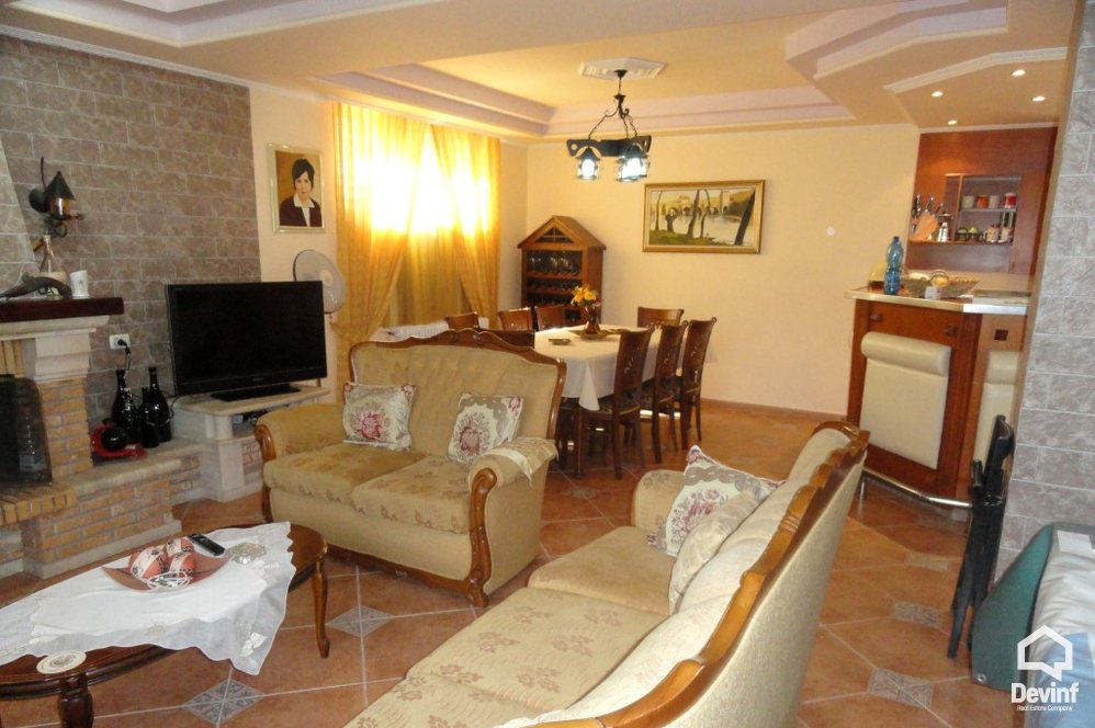 Tirane Qera Vile  Vile ne zonen e Farkes Zyre