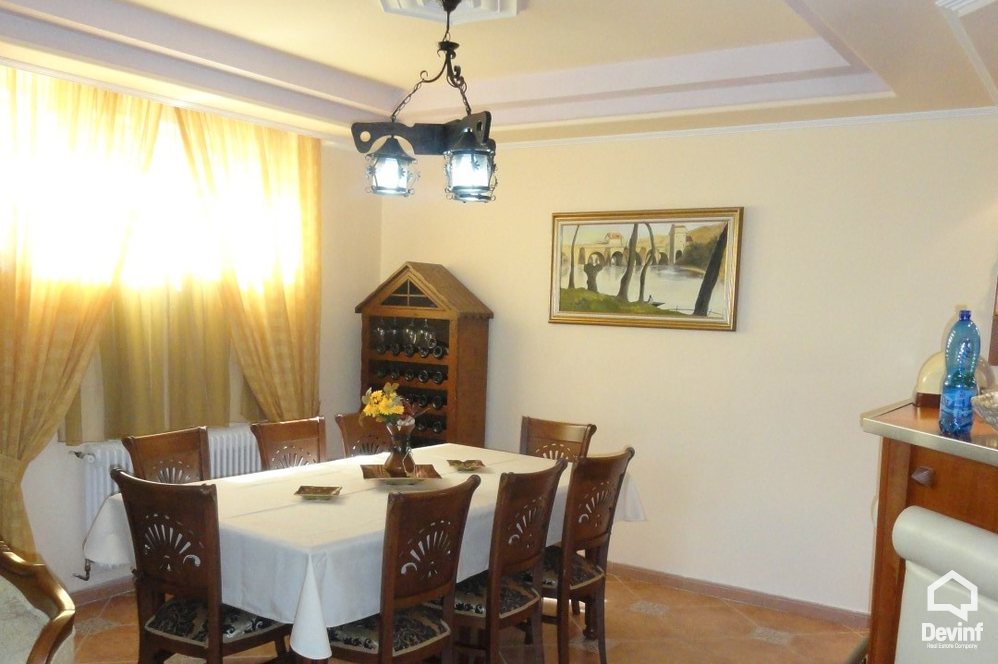 Tirane Qera Vile  Vile ne zonen e Farkes Zyre