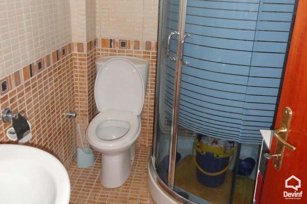 Tirane Qera Vile  Vile ne zonen e Farkes Zyre