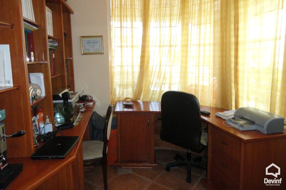 Tirane Qera Vile  Vile ne zonen e Farkes Zyre