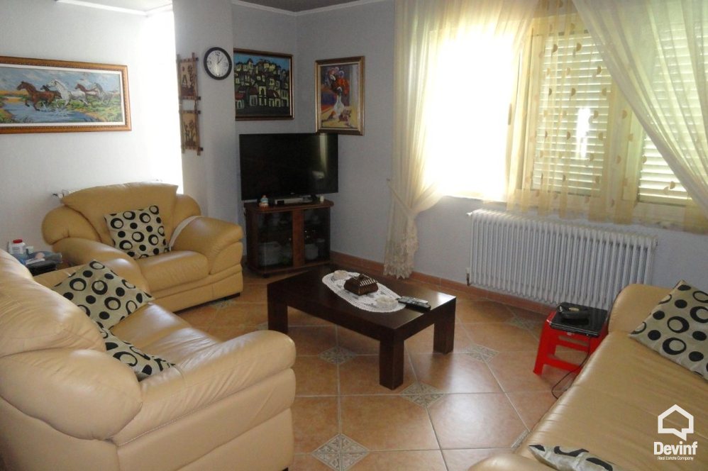 Tirane Qera Vile  Vile ne zonen e Farkes Zyre