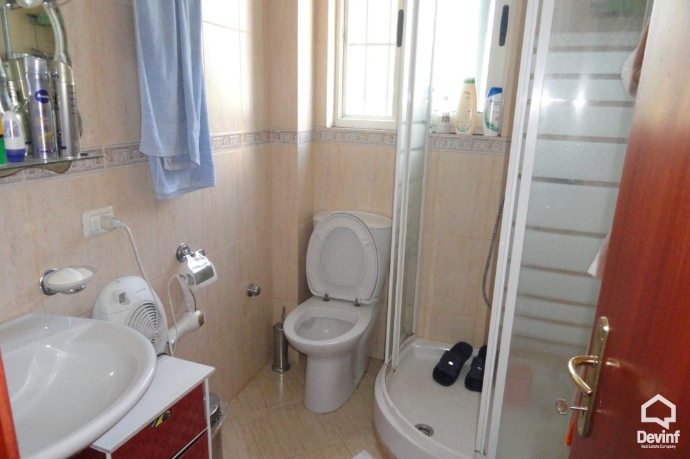 Tirane Qera Vile  Vile ne zonen e Farkes Zyre