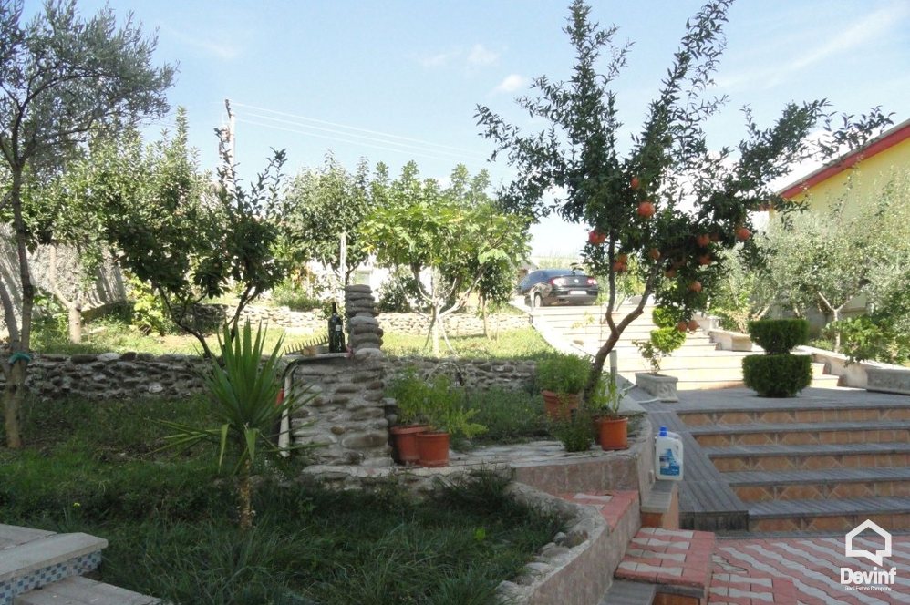 Tirane Qera Vile  Vile ne zonen e Farkes Zyre