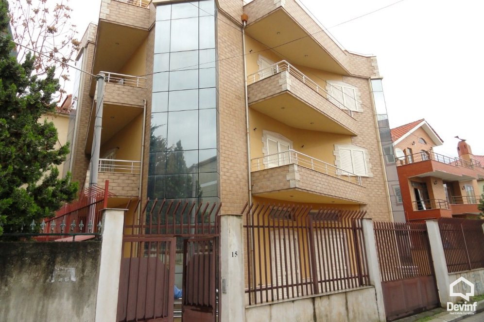 Tirane Shitje Vile Me shume se 4 dhoma Vile ne zonen e Selites apartament