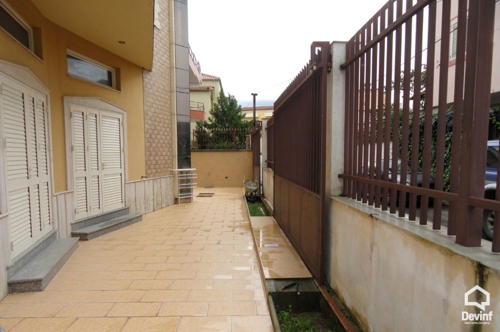 Tirane Shitje Vile Me shume se 4 dhoma Vile ne zonen e Selites apartament