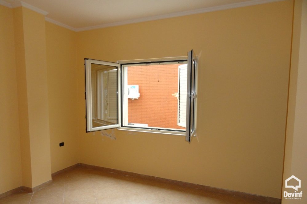 Tirane Shitje Vile Me shume se 4 dhoma Vile ne zonen e Selites apartament