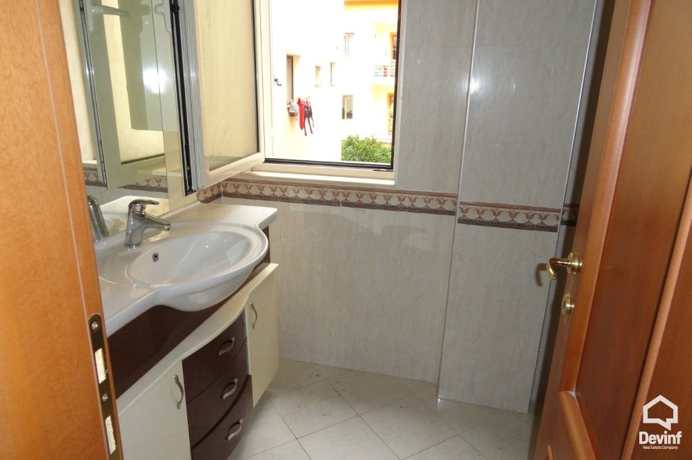 Tirane Shitje Vile Me shume se 4 dhoma Vile ne zonen e Selites apartament