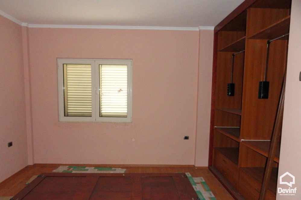 Tirane Shitje Vile Me shume se 4 dhoma Vile ne zonen e Selites apartament