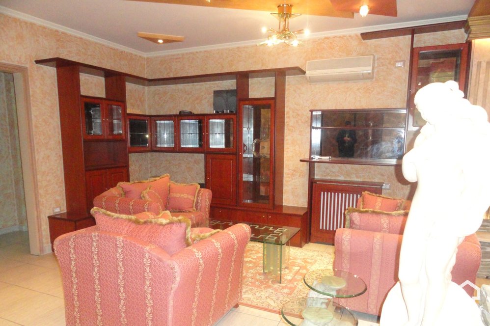 Tirane Qera Apartament 4+1+A Apartament ne zonen e Bllokut apartament