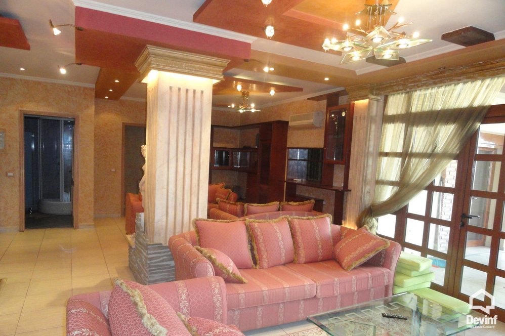 Tirane Qera Apartament 4+1+A Apartament ne zonen e Bllokut apartament