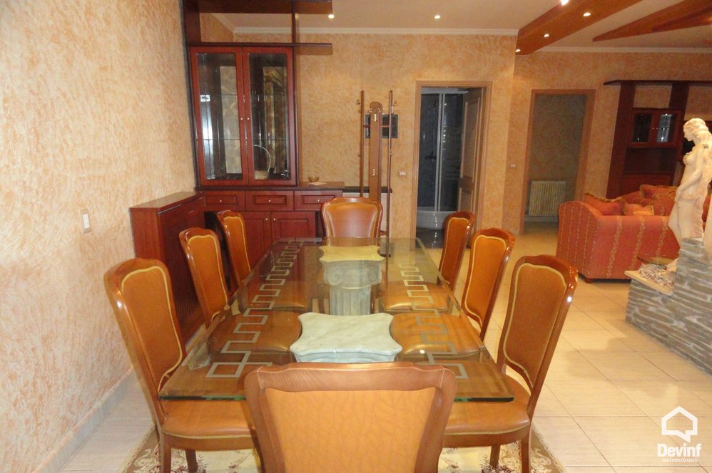 Tirane Qera Apartament 4+1+A Apartament ne zonen e Bllokut apartament