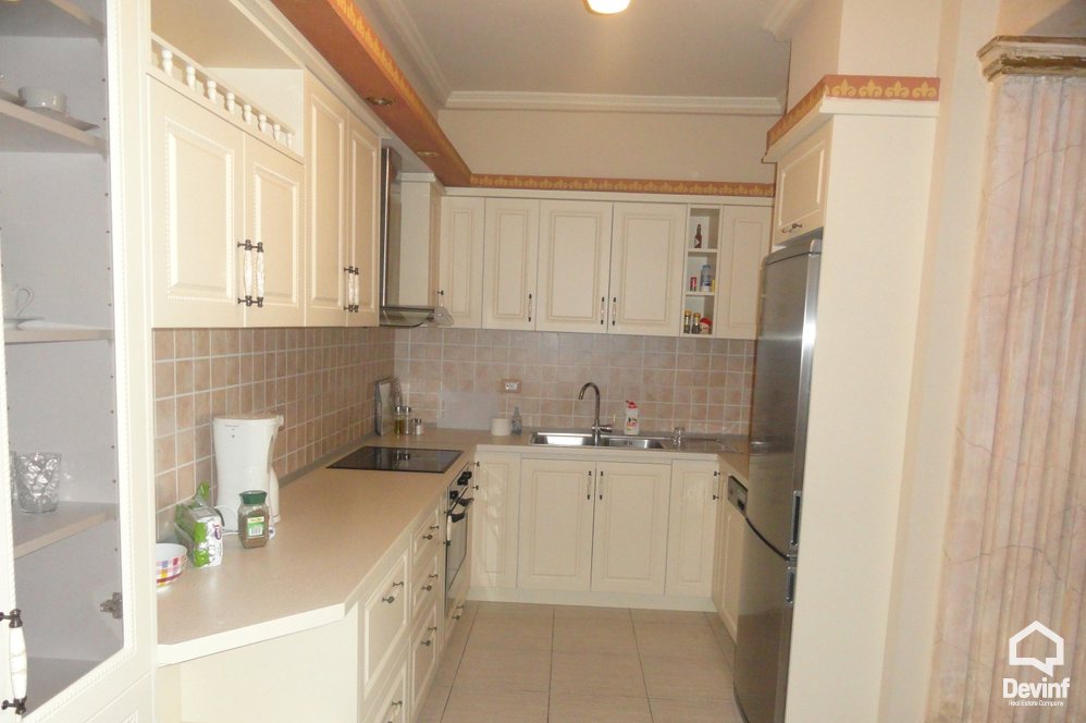 Tirane Qera Apartament 4+1+A Apartament ne zonen e Bllokut apartament