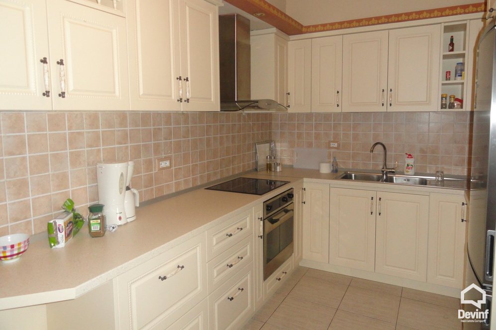 Tirane Qera Apartament 4+1+A Apartament ne zonen e Bllokut apartament