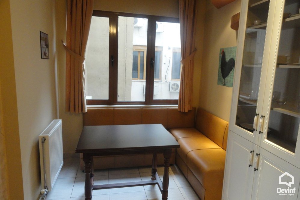 Tirane Qera Apartament 4+1+A Apartament ne zonen e Bllokut apartament