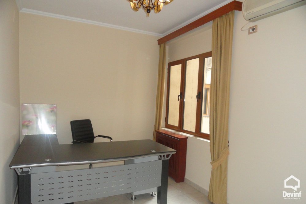 Tirane Qera Apartament 4+1+A Apartament ne zonen e Bllokut apartament