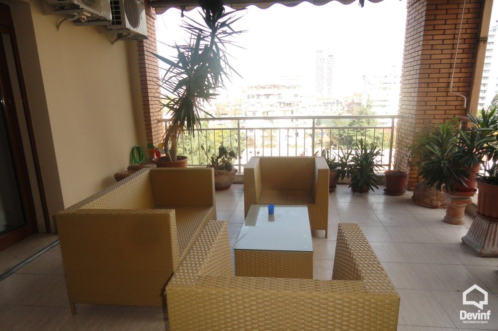 Tirane Qera Apartament 4+1+A Apartament ne zonen e Bllokut apartament