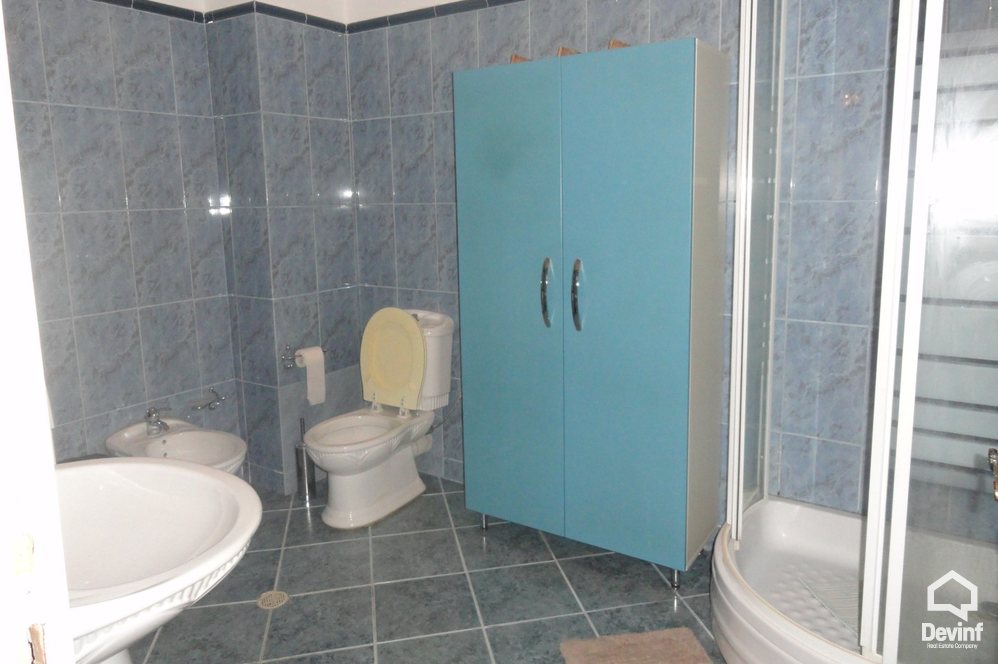 Tirane Qera Apartament 4+1+A Apartament ne zonen e Bllokut apartament