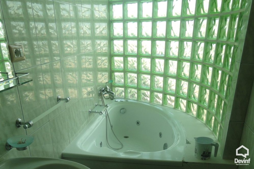 Tirane Qera Apartament 4+1+A Apartament ne zonen e Bllokut apartament