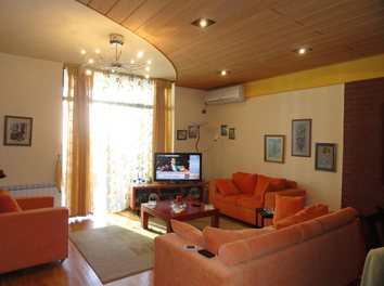 Apartament Shitje Pallat i ri ne zonen e St. Qemal Stafa