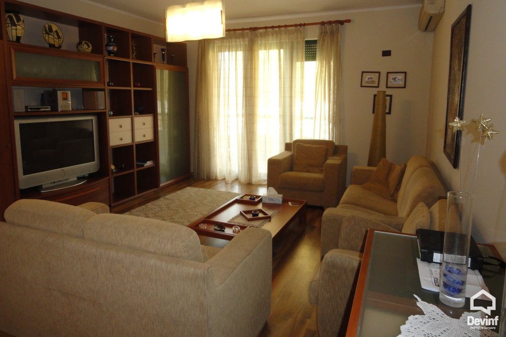 Tirane Qera Apartament 2+1+A Apartament ne zonen e Bllokut apartament