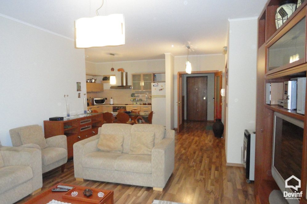 Tirane Qera Apartament 2+1+A Apartament ne zonen e Bllokut apartament