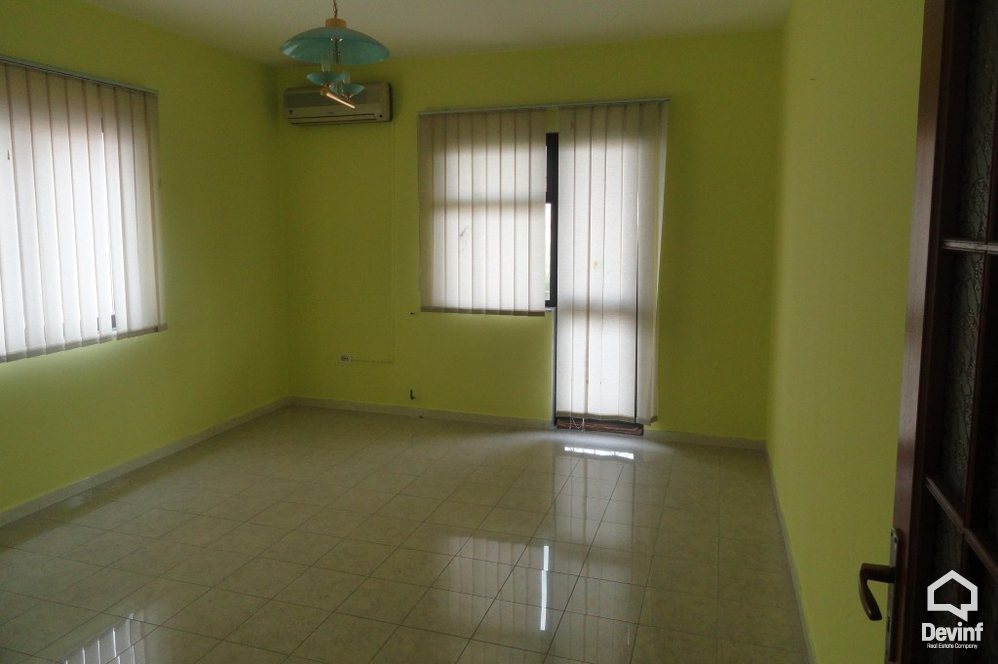 Tirane For Sale Villa Me shume se 4 dhoma Villa situated in the residential area of Football Club Dinamo 
