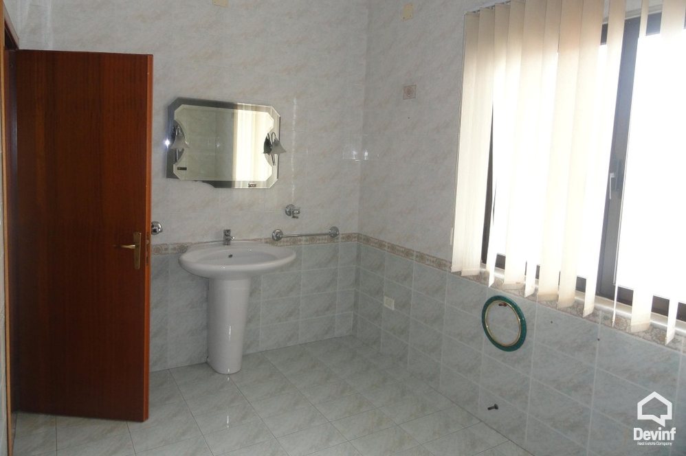 Tirane For Sale Villa Me shume se 4 dhoma Villa situated in the residential area of Football Club Dinamo 