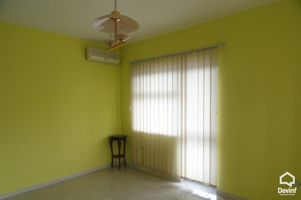 Tirane For Sale Villa Me shume se 4 dhoma Villa situated in the residential area of Football Club Dinamo 