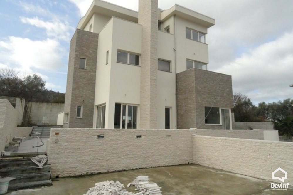Tirane Shitje Vile  Vile ne zonen e Liqenit te Tiranes apartament