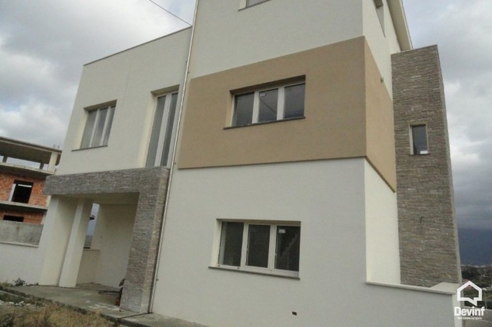 Tirane Shitje Vile  Vile ne zonen e Liqenit te Tiranes apartament
