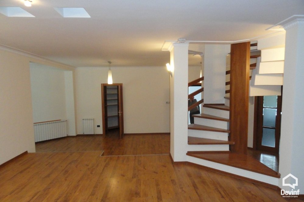 Tirane Qera Apartament 4+1+G Apartament dubleks prane Klubit Sportiv Dinamo apartament