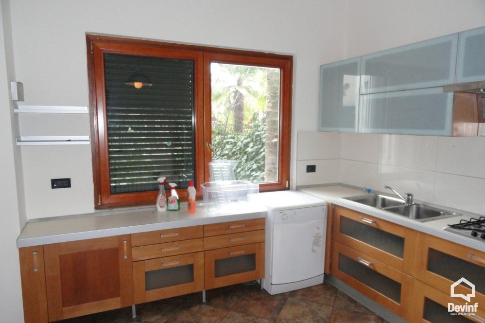 Tirane Qera Apartament 4+1+G Apartament dubleks prane Klubit Sportiv Dinamo apartament