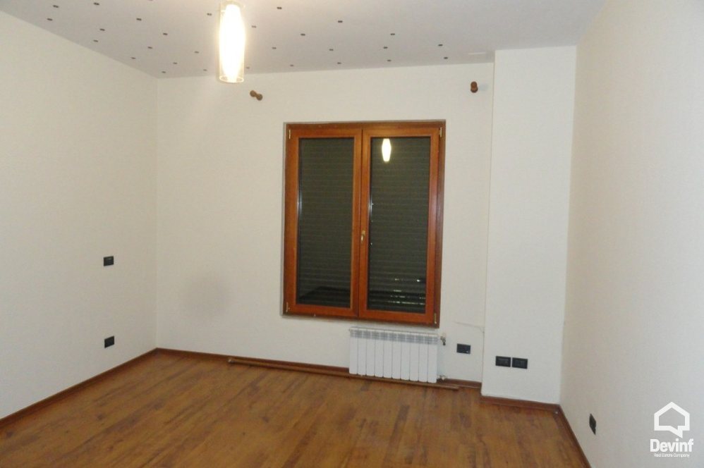 Tirane Qera Apartament 4+1+G Apartament dubleks prane Klubit Sportiv Dinamo apartament