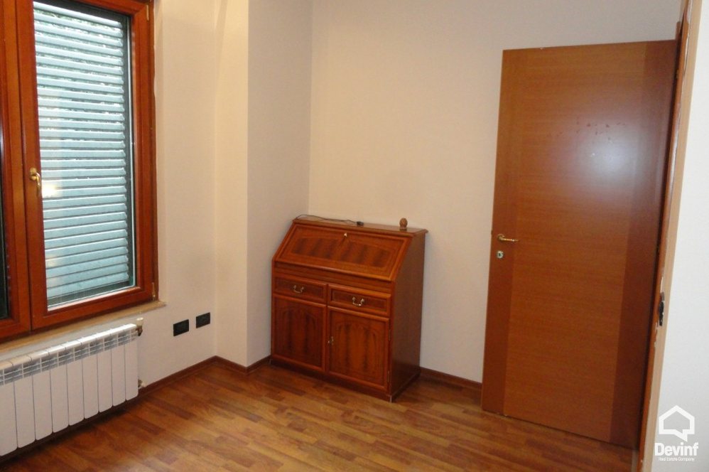 Tirane Qera Apartament 4+1+G Apartament dubleks prane Klubit Sportiv Dinamo apartament