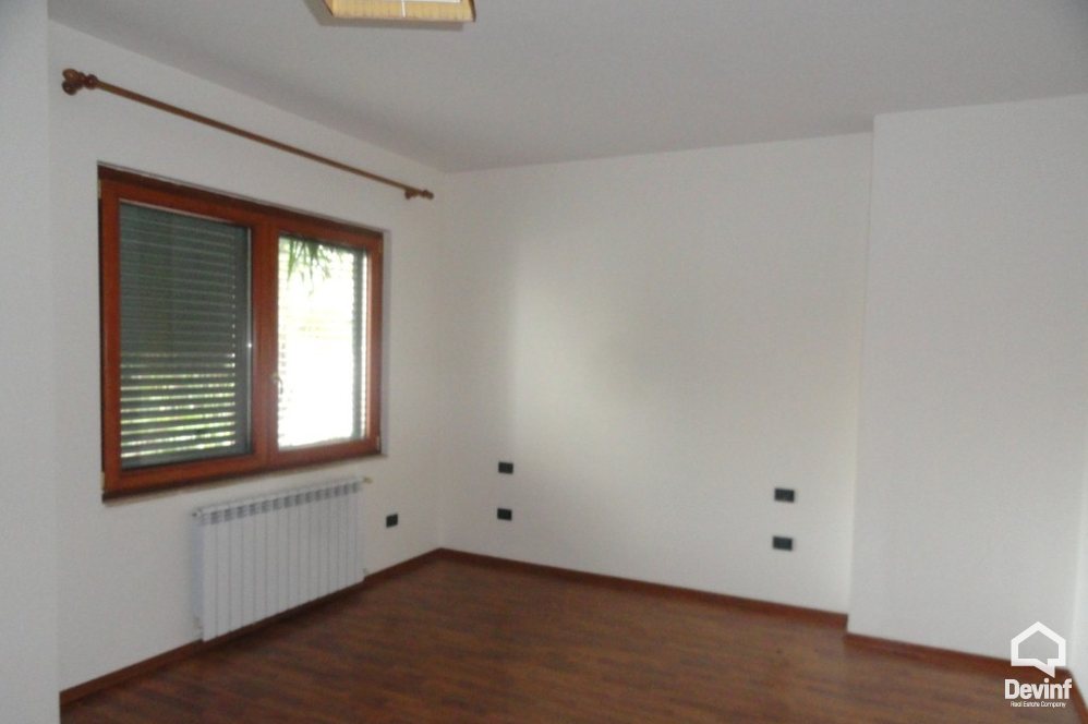 Tirane Qera Apartament 4+1+G Apartament dubleks prane Klubit Sportiv Dinamo apartament
