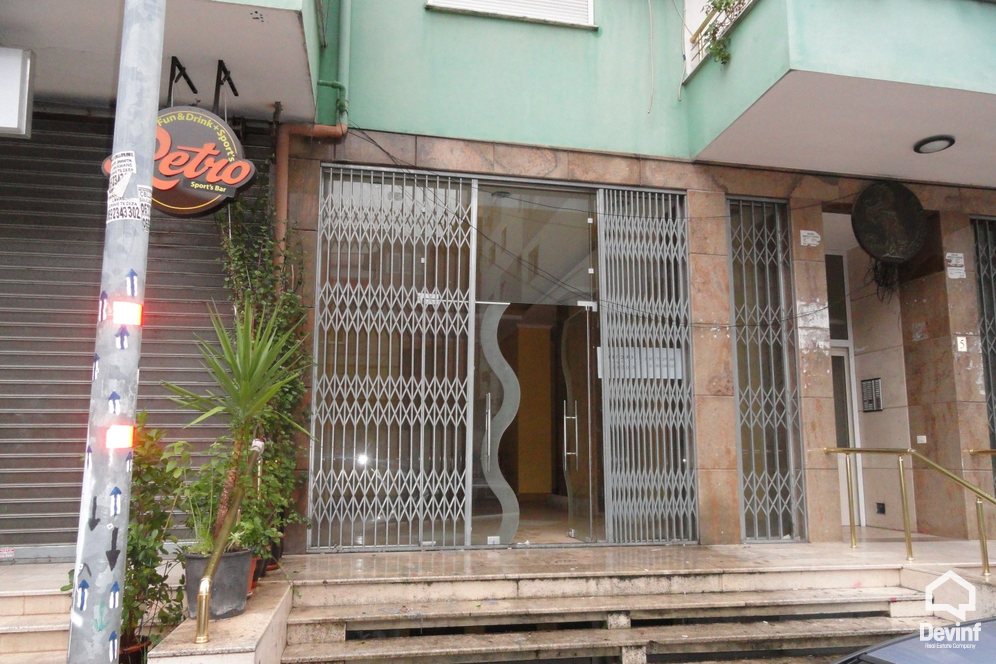 Tirane Shitje Dyqan  Dyqan prane Sheshit Wilson apartament