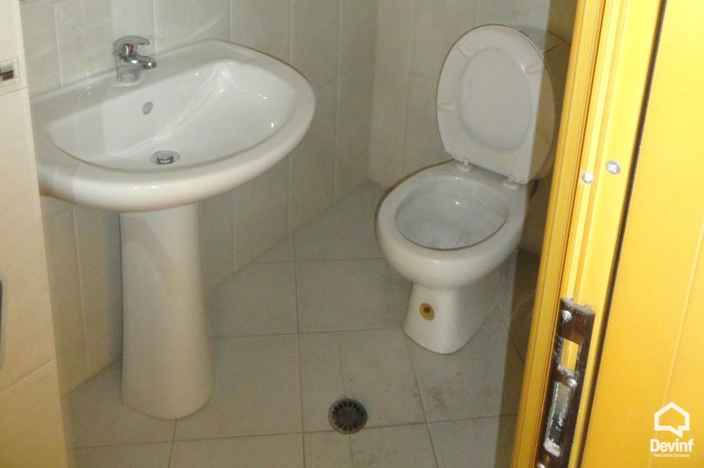 Tirane Shitje Dyqan  Dyqan prane Sheshit Wilson apartament