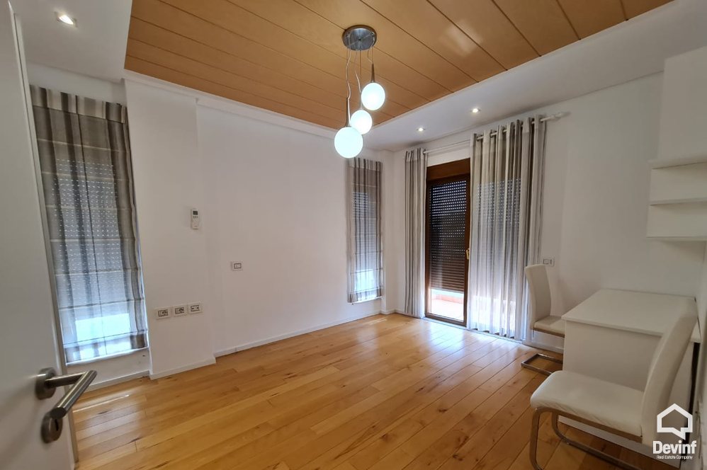 Tirane Shitje Vile 3+1+A Vile ne zonen e Farkes kompleks rezidencial