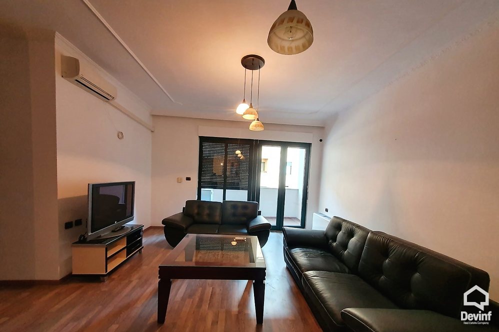 Tirane Qera Apartament 2+1+A Apartament ne zonen e Bllokut apartament zyre