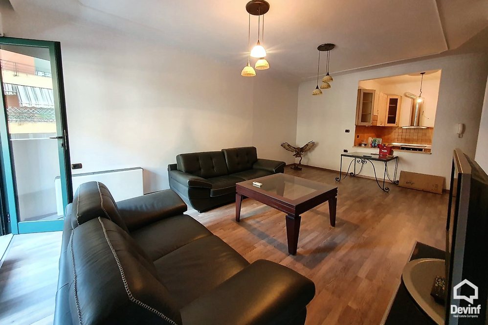 Tirane Qera Apartament 2+1+A Apartament ne zonen e Bllokut apartament zyre